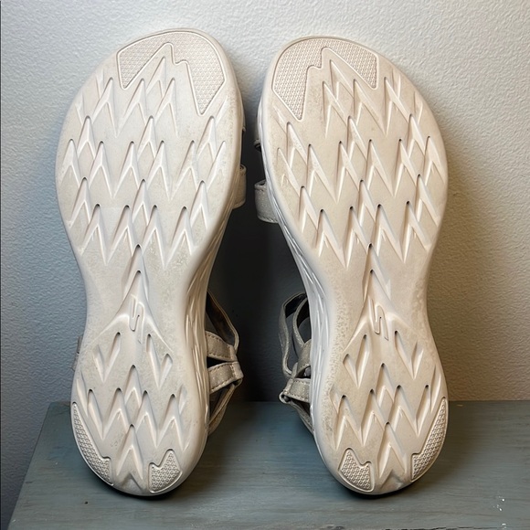 SKECHERS on the go goga max size10. ordr168 - Picture 9 of 9